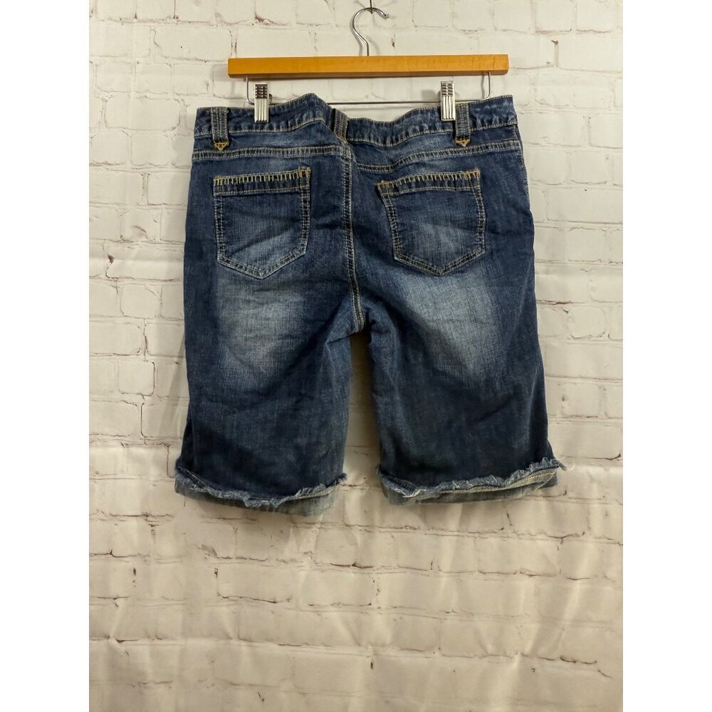 So Jeans Shorts Juniors Size 15 Blue Medium Wash Rolled Hem Distressed - Picture 2 of 5